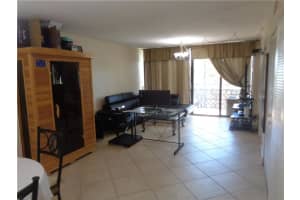 4222 Inverrary Blvd 4301, Lauderhill