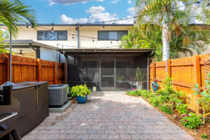 2134 NE 9th Ave 2134, Wilton Manors, FL 33305 - MLS#F10509555