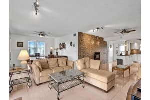 5860 NW 44th St 815, Lauderhill, FL 33319 - MLS#F10509581