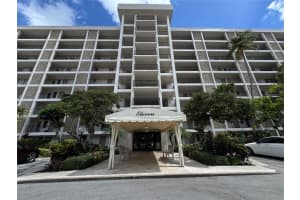 3200 N Palm Aire Dr 208, Pompano Beach