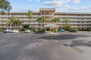 3930 Oaks Clubhouse Dr 307, Pompano Beach
