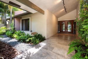 9700 NW 10th St, Plantation, FL 33322 Sold 08/12/25