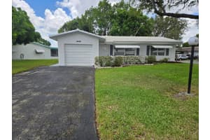 8216 Nw 12th Mnr, Plantation