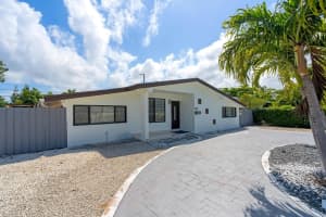 2510 NE 215th St, Miami, FL 33180 - MLS#F10509790
