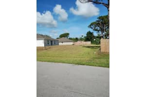 2102 SE HOLLAND ST, Port Saint Lucie, FL 34952 - MLS#F10509872