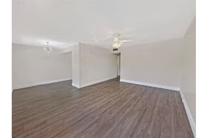 850 Sw 133rd Ter 206b, Pembroke Pines