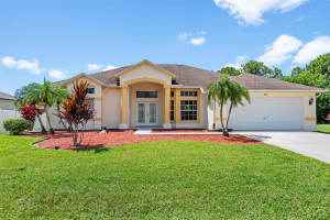 386 SW Donna Ter, Port Saint Lucie, FL 34984 - MLS#F10511039