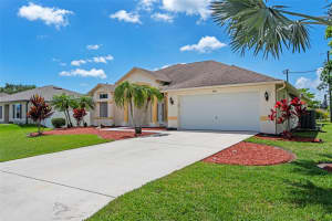 386 SW Donna Ter, Port Saint Lucie, FL 34984 - MLS#F10511039