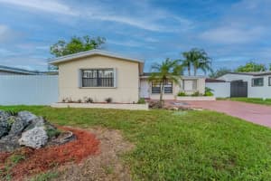 6660 Allen St, Hollywood, FL 33024 - MLS#F10511046