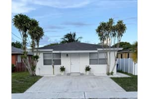 408 NW 5th Ter, Hallandale Beach, FL 33009 Sold 08/29/25