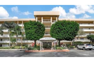 3850 Oaks Clubhouse Dr 405, Pompano Beach, FL 33069 Sold 08/29/25
