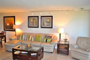 3850 Oaks Clubhouse Dr 405, Pompano Beach, FL 33069 Sold 08/29/25