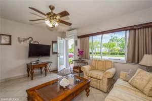 1050 SW 11th St 4, Hallandale Beach, FL 33009 - MLS#F10511307