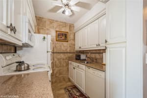 1050 SW 11th St 4, Hallandale Beach, FL 33009 - MLS#F10511307