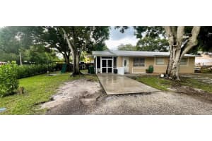 777 SE 36th Ter, Okeechobee, FL 34974 Sold 12/12/25