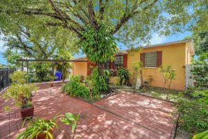 415 Flagami Blvd, Miami, FL 33144 - MLS#F10511532