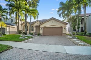 972 Lavender Cir, Weston