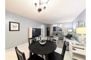 8021 N Sunrise Lakes Dr 203, Sunrise, FL 33322 - MLS#F10511812