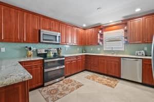 2100 NE 52nd St, Fort Lauderdale, FL 33308 Sold 07/21/25