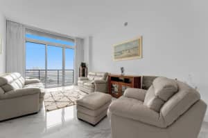 325 S Biscayne Blvd UPH-14, Miami, FL 33131 Sold 12/19/25