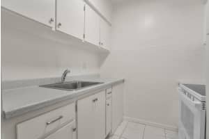1015 SW 11th Ave 5K, Hallandale Beach, FL 33009 - MLS#F10511978