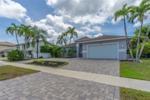 201 S Bahama Ave, Marco Island, FL 34145 - MLS#F10512049