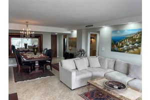 427 Golden Isles Dr 14c, Hallandale Beach