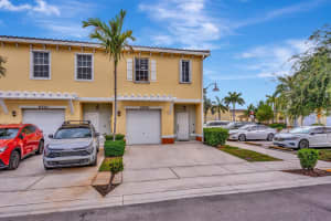 4029 NW 11th St 4029, Lauderhill, FL 33313 - MLS#F10512057