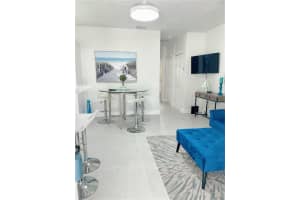 17 NE 9th Ave 2, Fort Lauderdale, FL 33301 - MLS#F10512082