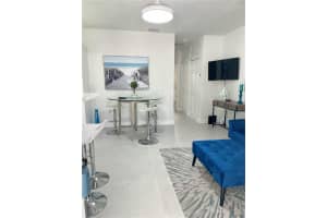 17 NE 9th Ave 2, Fort Lauderdale, FL 33301 - MLS#F10512082
