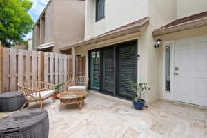 350 City View Dr, Fort Lauderdale, FL 33311 Sold 09/24/25