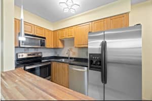 2607 NE 8th Ave 24, Wilton Manors, FL 33334 Sold 07/15/25