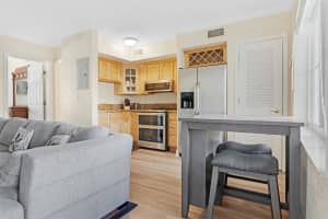 924 SE 2nd St 7, Fort Lauderdale, FL 33301 - MLS#F10512234