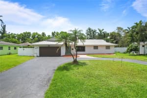 1120 E Tropical Way, Plantation