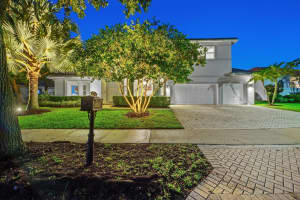 2683 Meadowood Ct, Weston