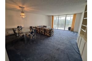 625 Oaks Dr 504, Pompano Beach, FL 33069 Sold 08/18/25