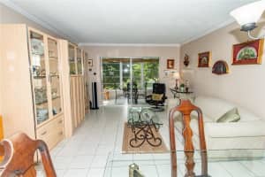 5003 Nw 35th St 503, Lauderdale Lakes