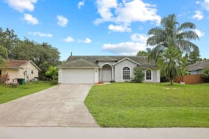 562 SW Badger Ter, Port Saint Lucie, FL 34953 - MLS#F10512719