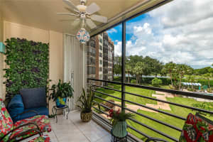 900 Saint Charles Pl 310, Pembroke Pines, FL 33026 - MLS#F10512827
