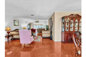 4220 NW 49th Ave, Lauderdale Lakes, FL 33319 - MLS#F10513079