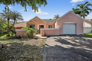 8132 NW 191st St, Hialeah, FL 33015 Sold 09/17/25