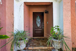 8132 NW 191st St, Hialeah, FL 33015 Sold 09/17/25