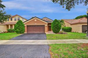 839 Falling Water Rd, Weston