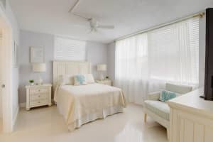 15 Willowbrook Ln 101, Delray Beach, FL 33446 Sold 09/29/25