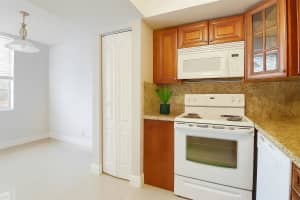 15 Willowbrook Ln 101, Delray Beach, FL 33446 Sold 09/29/25