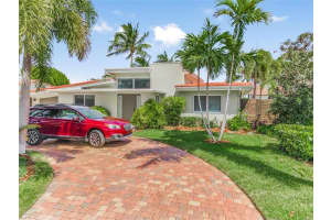 330 SE 14th Ave, Pompano Beach, FL 33060 Sold 10/31/25