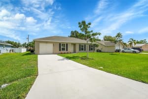2457 SE Tracy Ave, Port St Lucie, FL 34952 - MLS#F10513504