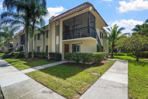 410 Lakeview Dr 104, Weston