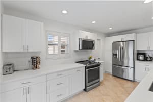 261 Se 8th St, Pompano Beach
