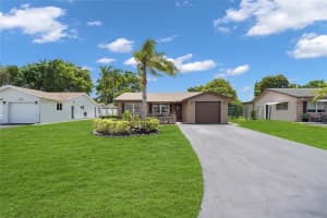 8107 NW 93rd Ter, Tamarac, FL 33321 - MLS#F10513699